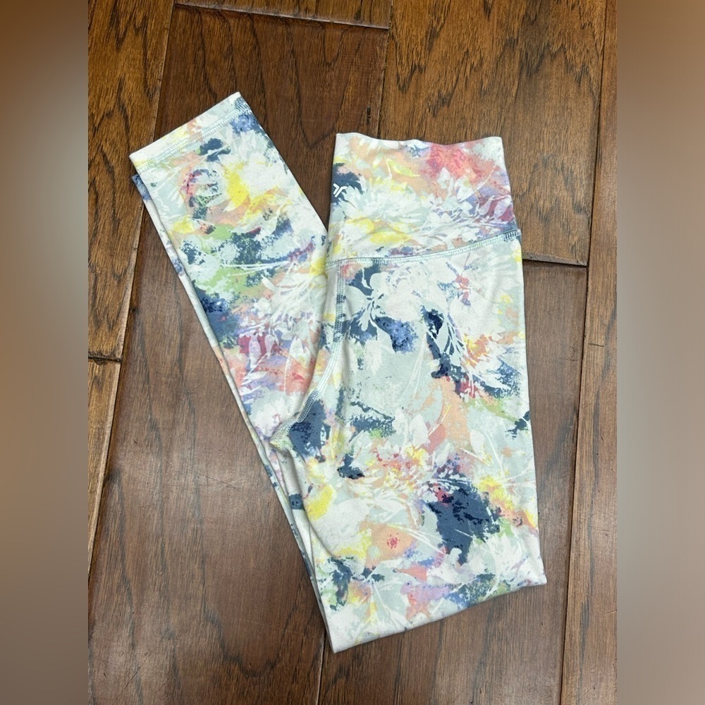 Old navy kids powerchill multi floral activewear pants and top set